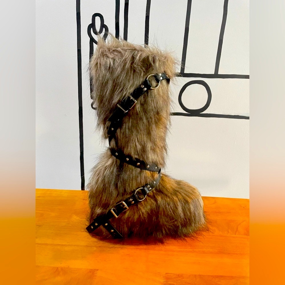 NIB Dolls Kill Wild Instinct Faux Vegan Fur Leather Strap Platform Boots Sz 9